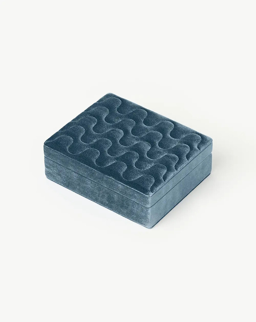 schmuckkästchen aus blauem samt
