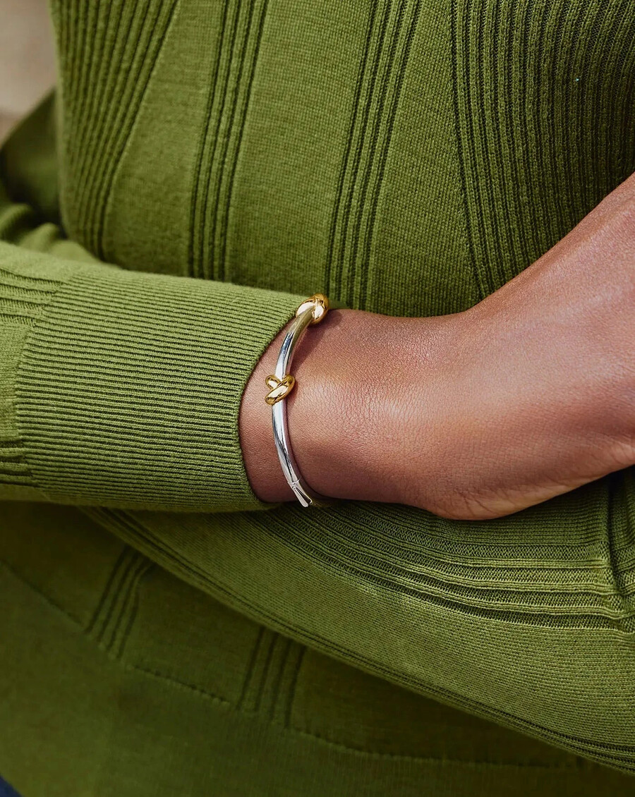 lucy williams armreif mit knotenverschluss – gold silber
