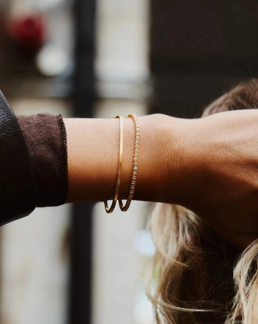 lucy williams armband mit quadratischer schlangenkette – gold