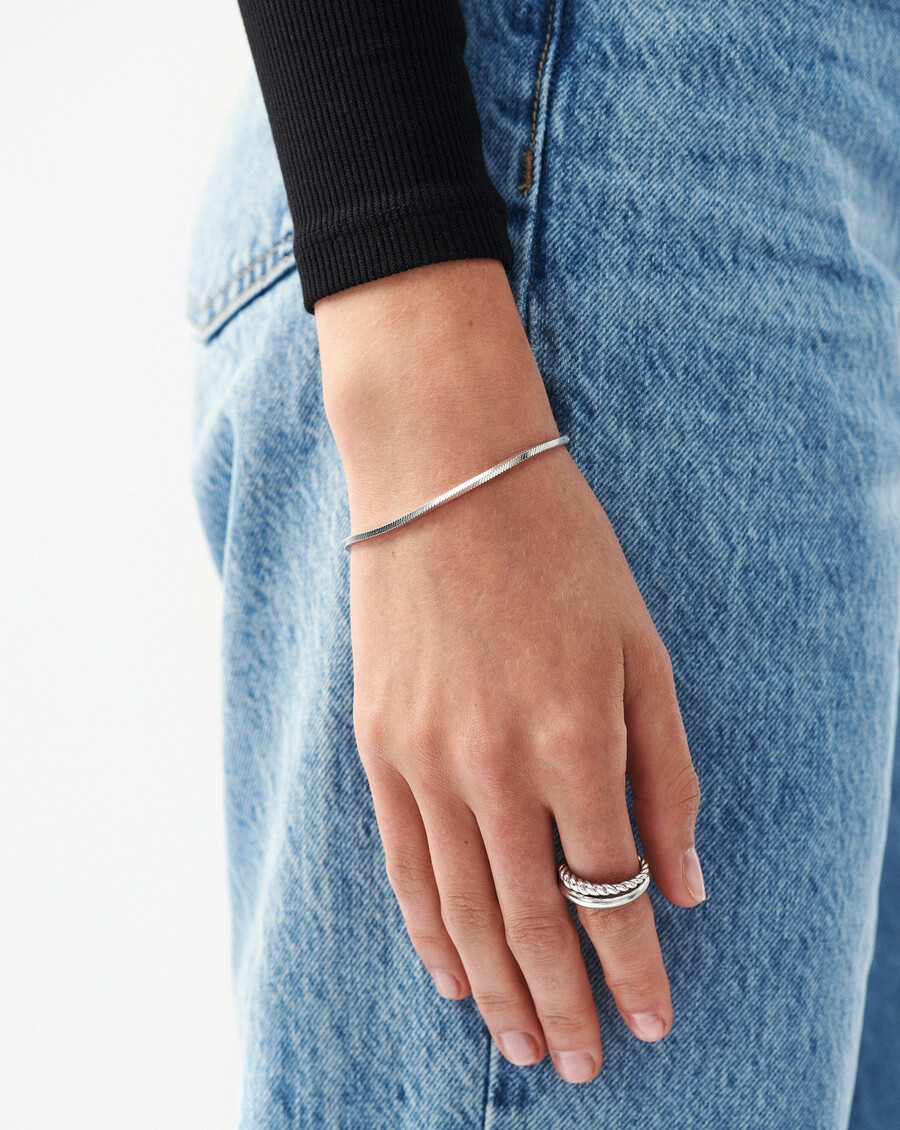 lucy williams armband mit quadratischer schlangenkette – silber