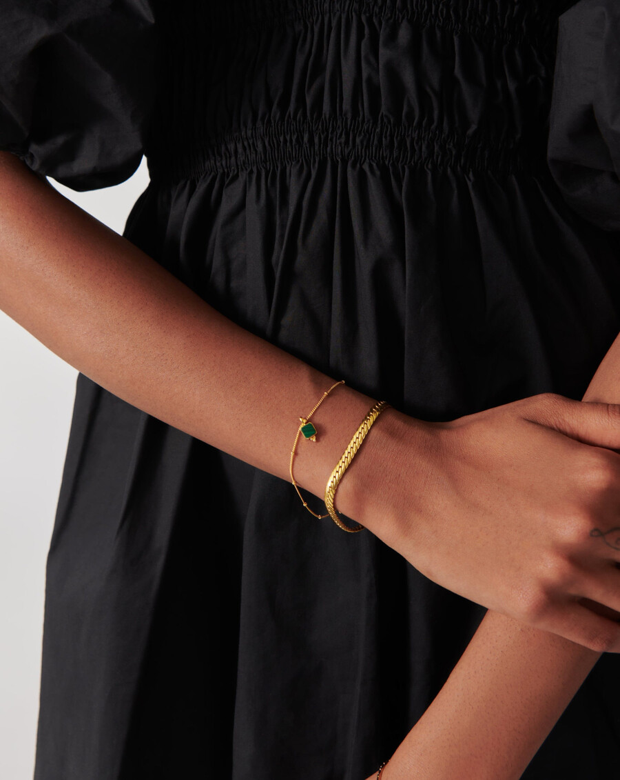 lucy williams armband mit quadratischem anhänger