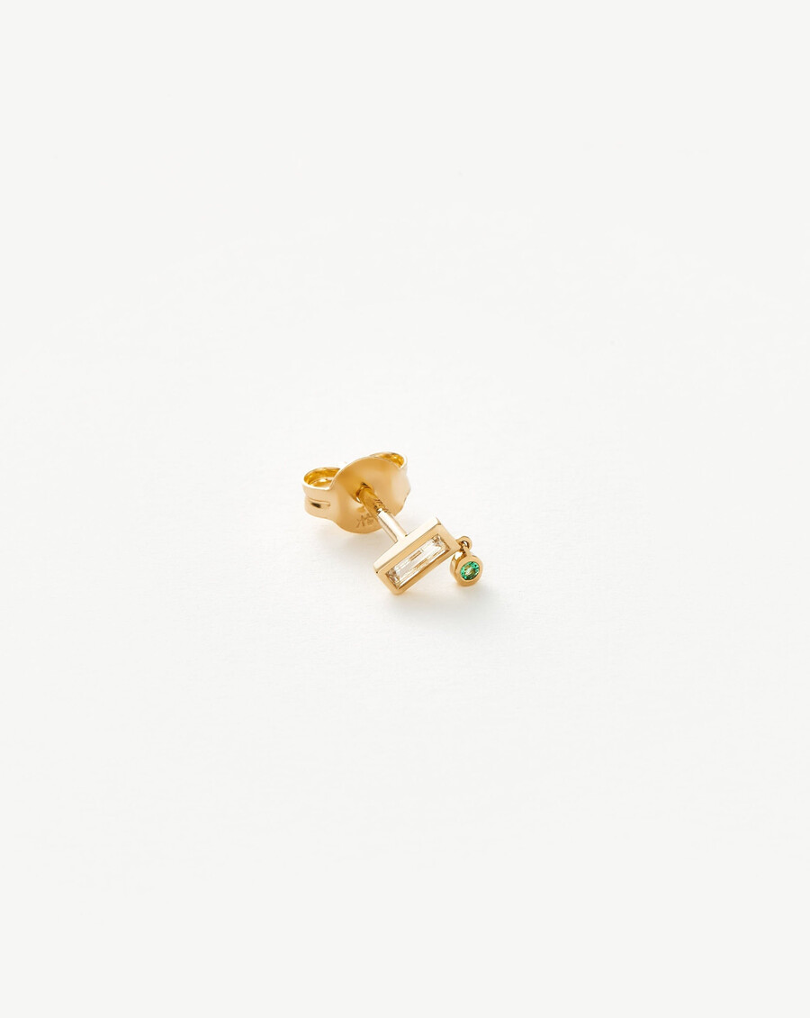feiner smaragd-ohrstecker mit einzelnem tropfen