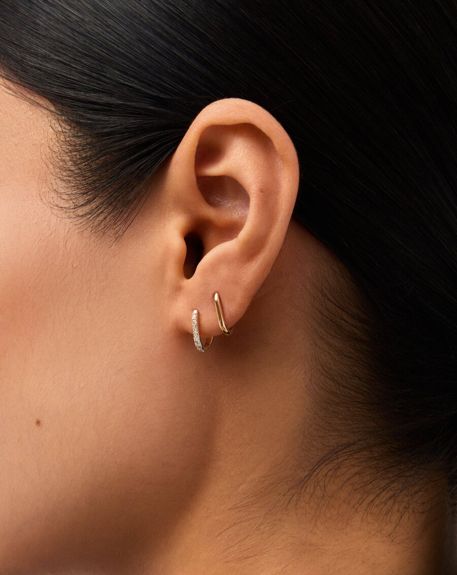 mini-creolen aus 14-karätigem massivgold mit diamanten in ovalform