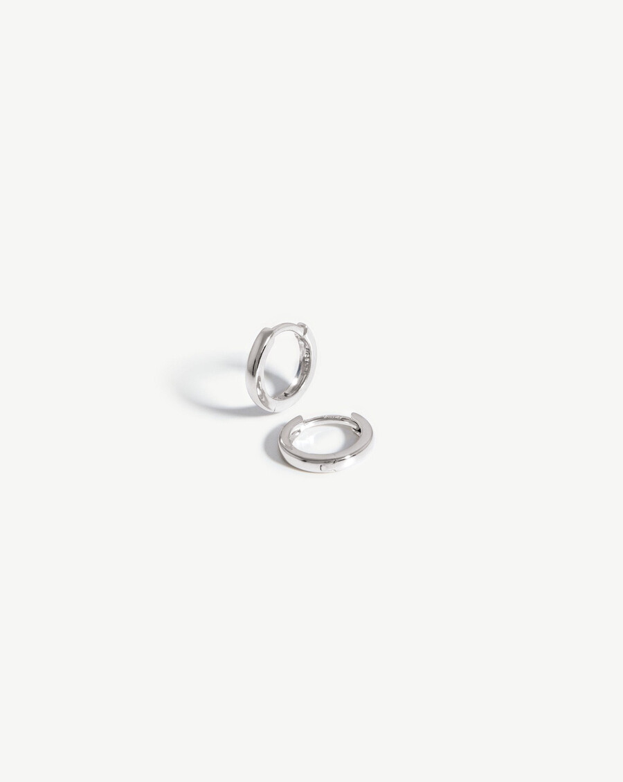 fine classic huggies – 14 karat weißgold