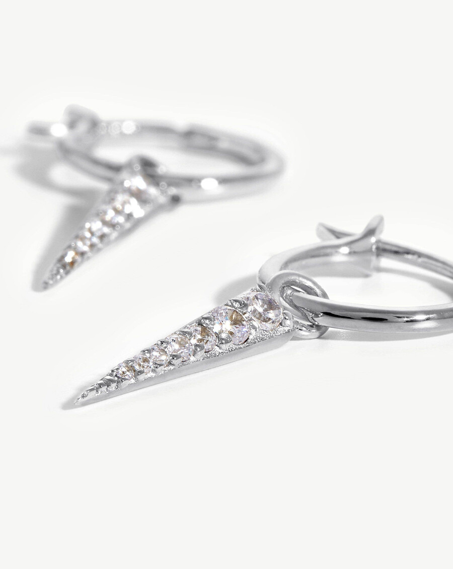 kleine ohrringe mit strass-anhänger