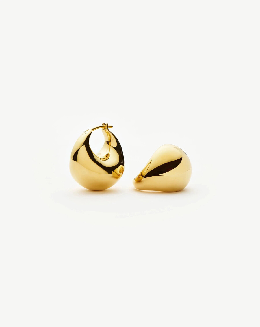 skulpturale runde kuppelförmige kleine goldene creolen