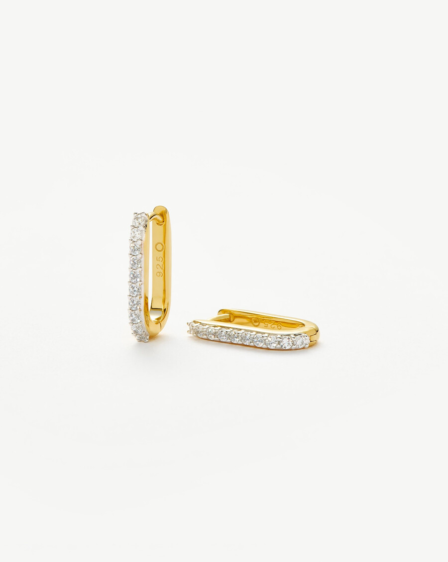 kleine huggie-ohrringe mit pavé-fassung und ovalem design – gold