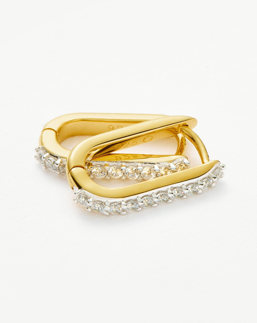 kleine huggie-ohrringe mit pavé-fassung und ovalem design – gold
