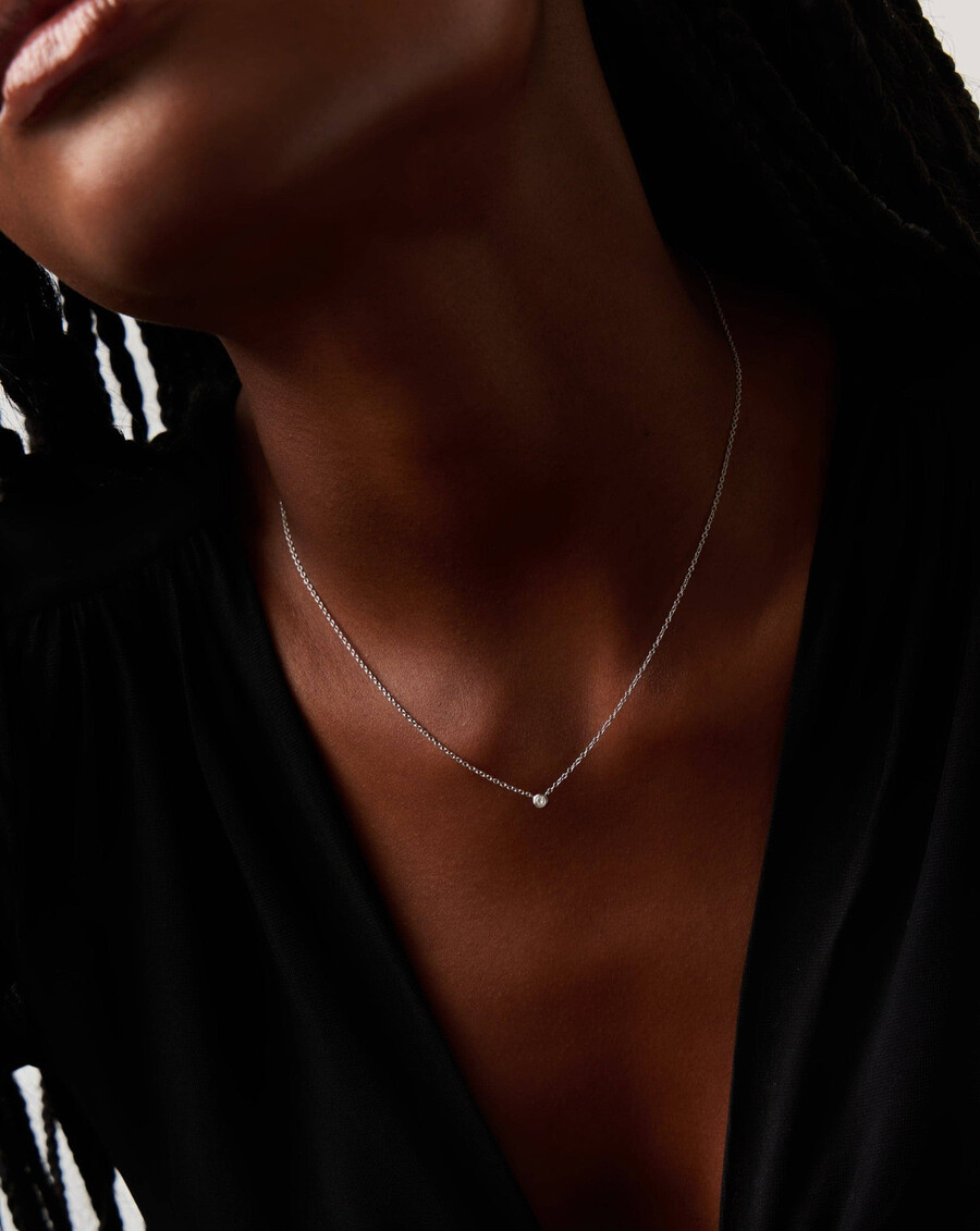 halskette mit diamant-solitäranhänger aus 14-karätigem weißgold