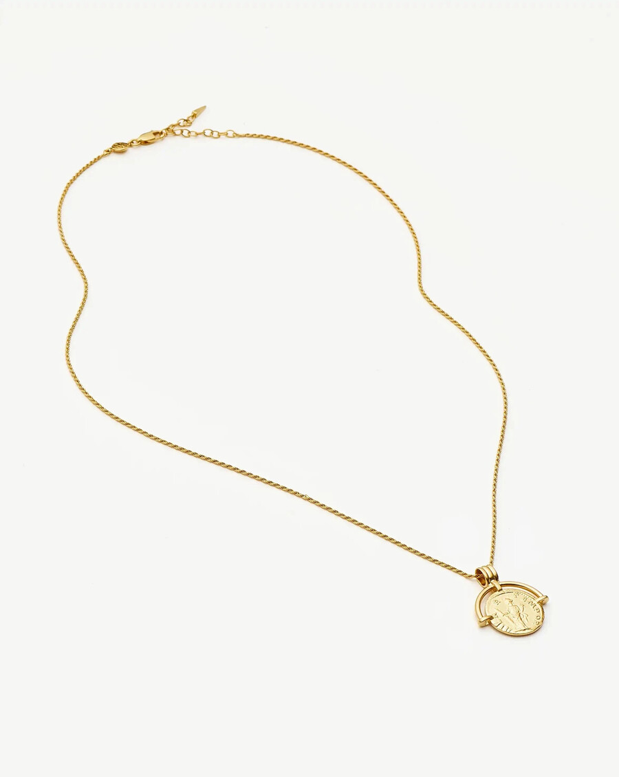 lucy williams long gravierbare goldkette mit römischer bogenmünze