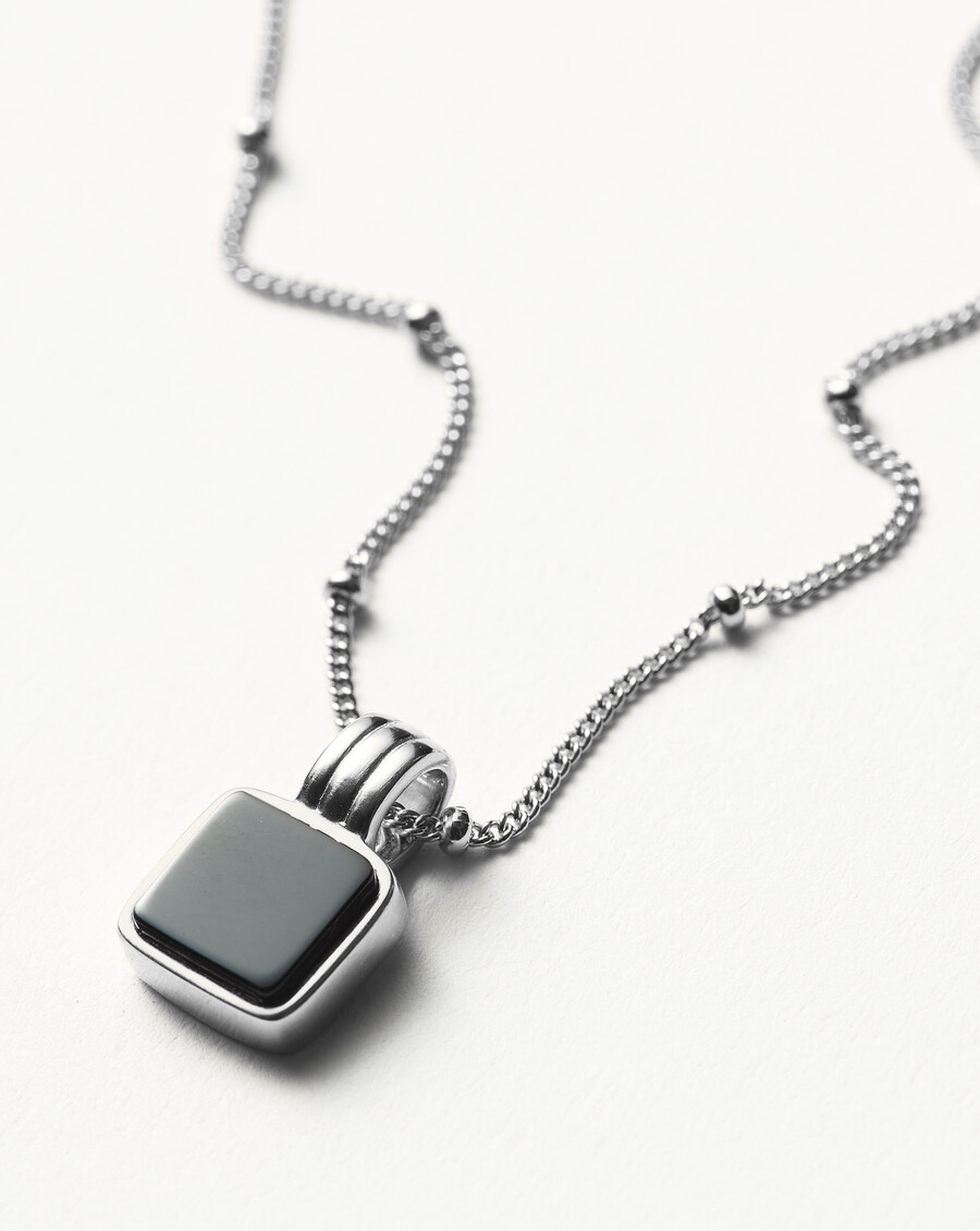 lucy williams quadratische halskette aus schwarzem onyx