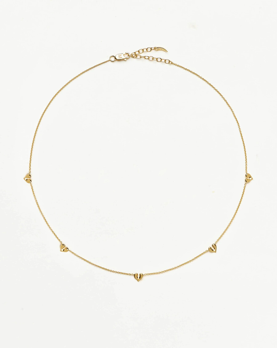 mini-charm-choker mit geschmolzenem herz