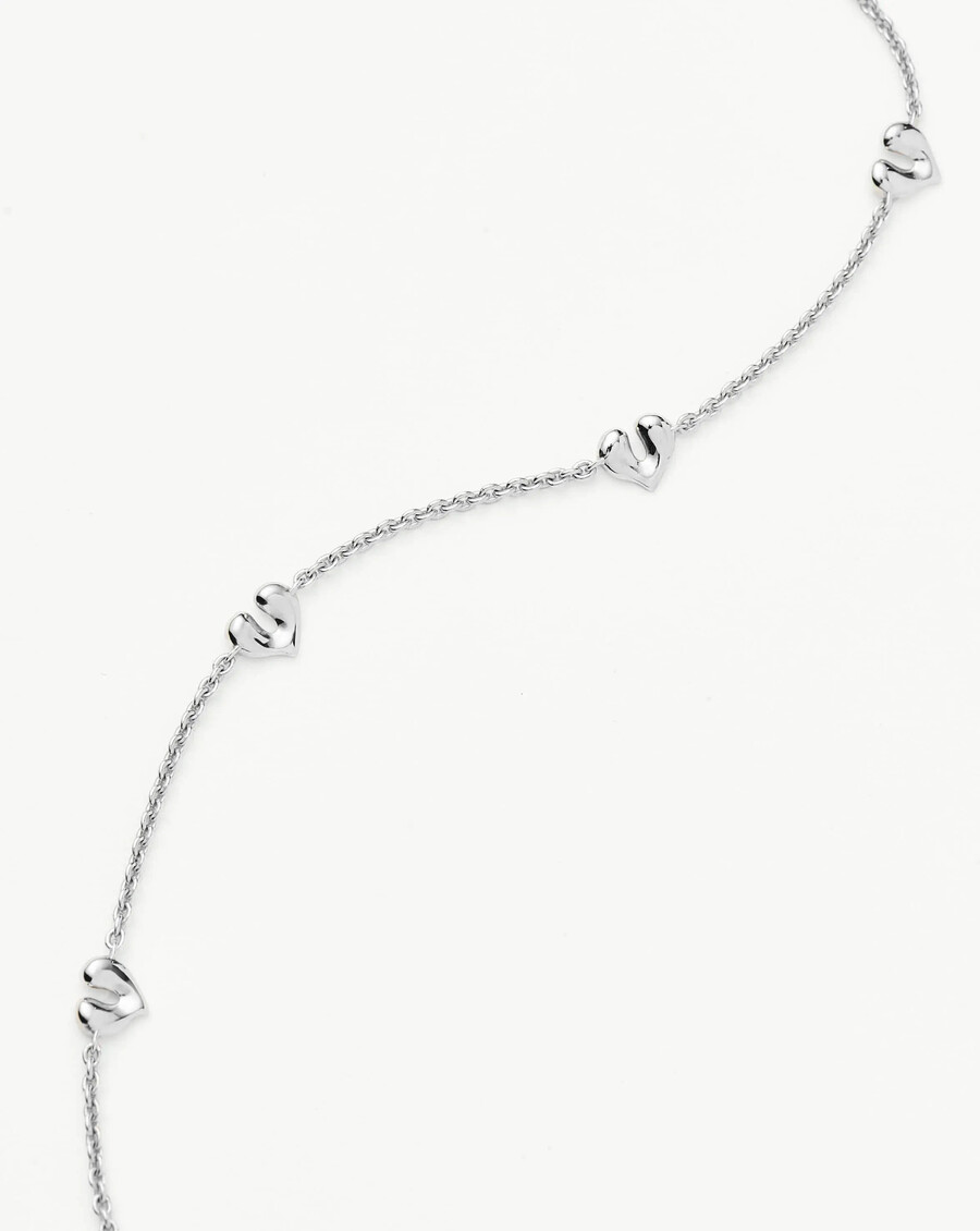 mini-charm-choker mit geschmolzenem herz