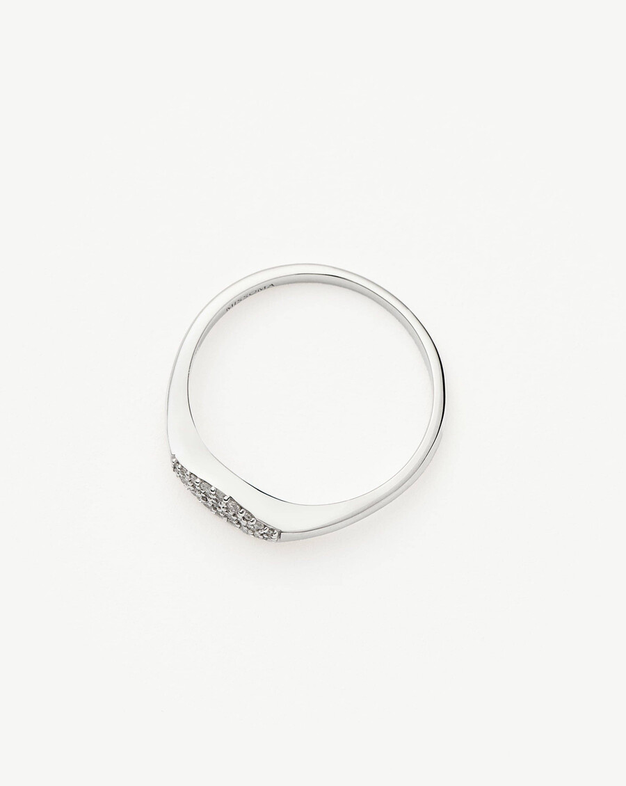 siegelring aus 14-karätigem massivgold mit diamanten