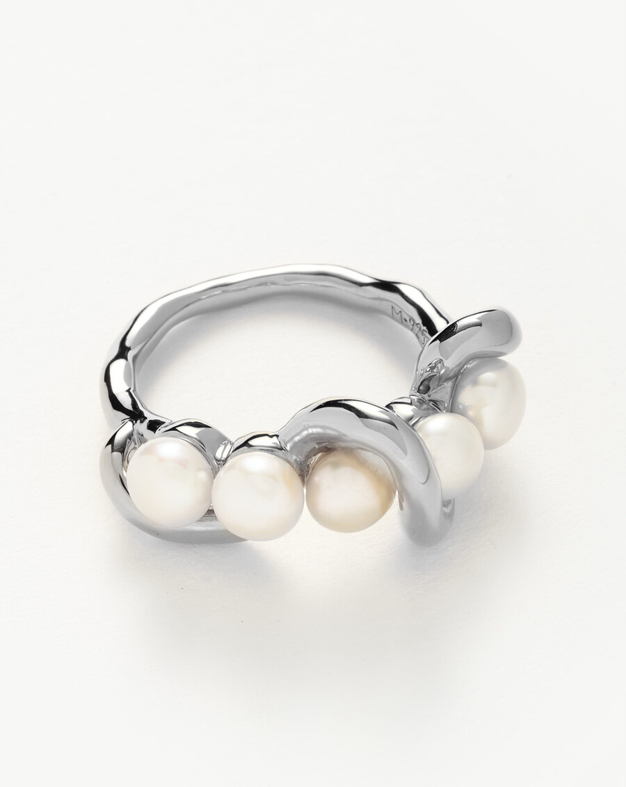 geschmolzener perlen-stapelring mit gedrehtem design